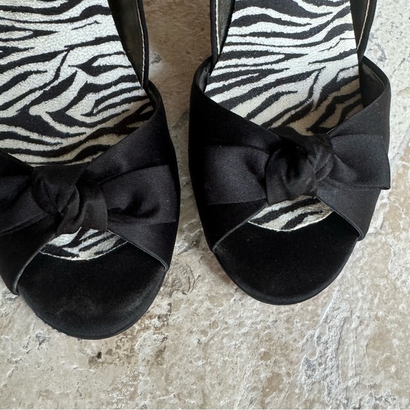 Kenneth Cole Reaction Peep Toe Satin High Heels Leather Sole Black Size 7.5M - Picture 9 of 10